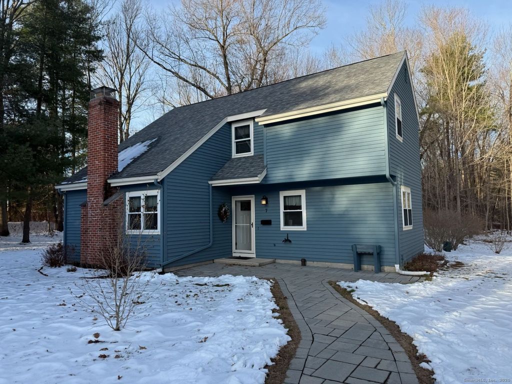 Photo of 7 Tamarack Lane #7, Simsbury, CT 06070 (MLS # 24144077)