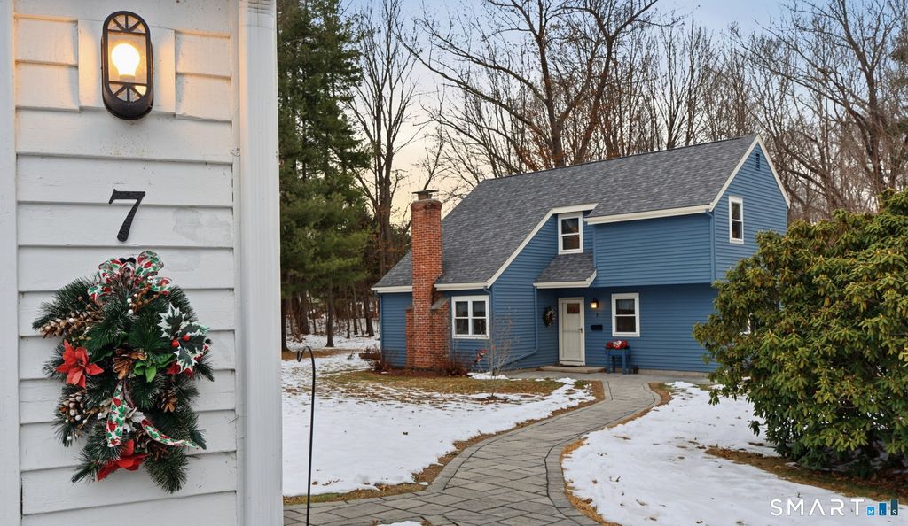 Photo of 7 Tamarack Lane #7, Simsbury, CT 06070 (MLS # 24144077)