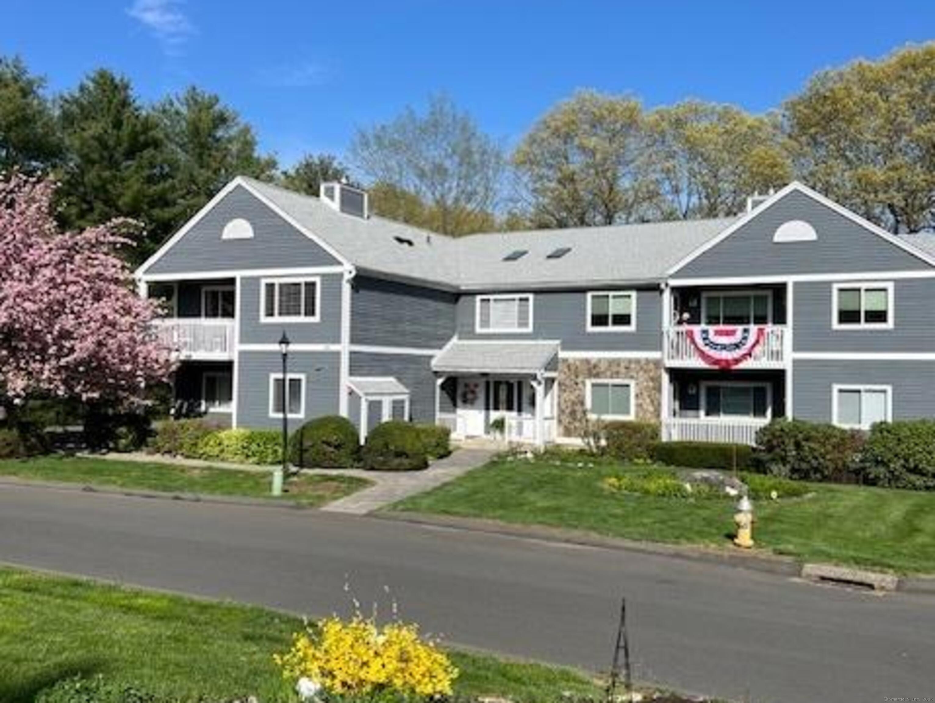 Windgate Circle A, Monroe, Connecticut - 1 Bedrooms  
1 Bathrooms  
4 Rooms - 