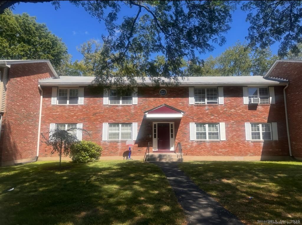 Photo of 1083 Blue Hills Avenue #APT G, Bloomfield, CT 06002 (MLS # 24141588)