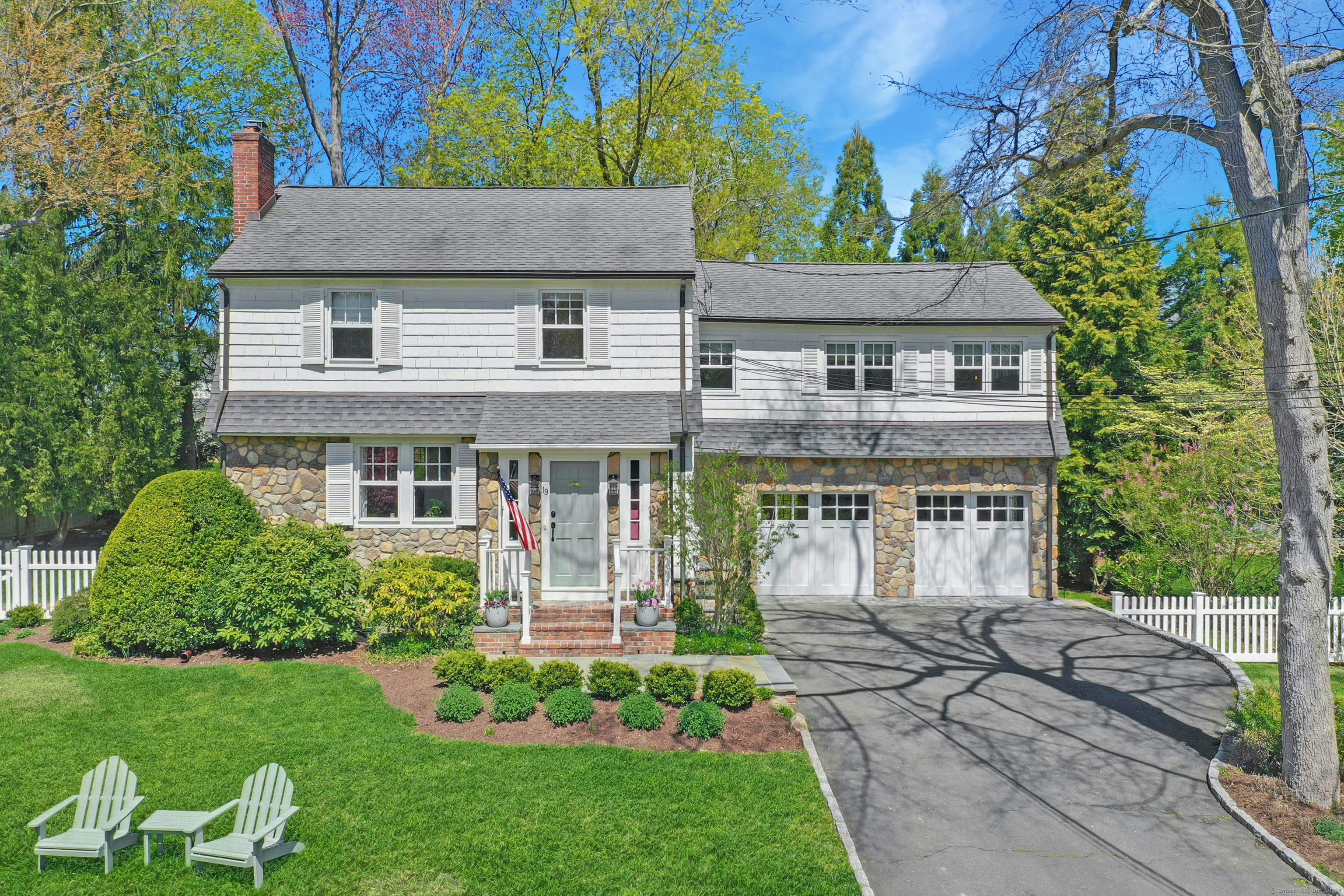 Property for Sale at 19 Oak Crest, Darien, Connecticut - Bedrooms: 4 
Bathrooms: 3 
Rooms: 9  - $1,750,000