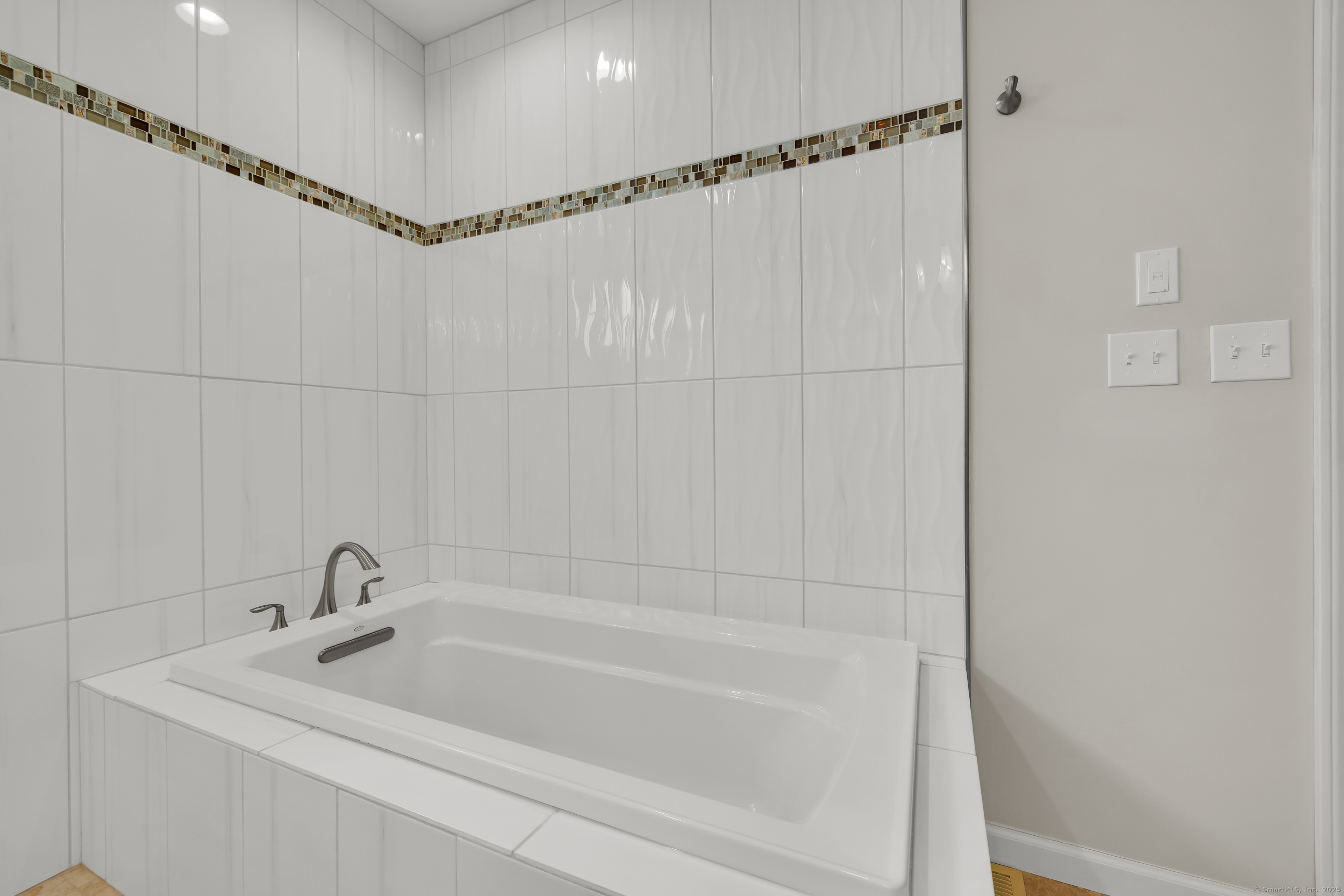 12 Southbridge Court #12, Simsbury, Connecticut image 17