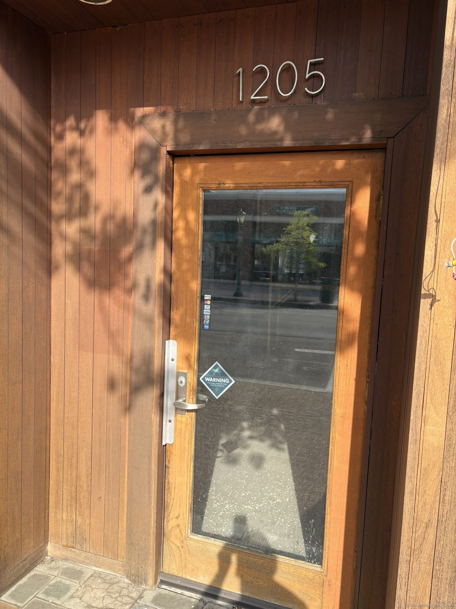 1205 Main Street 1205-1209