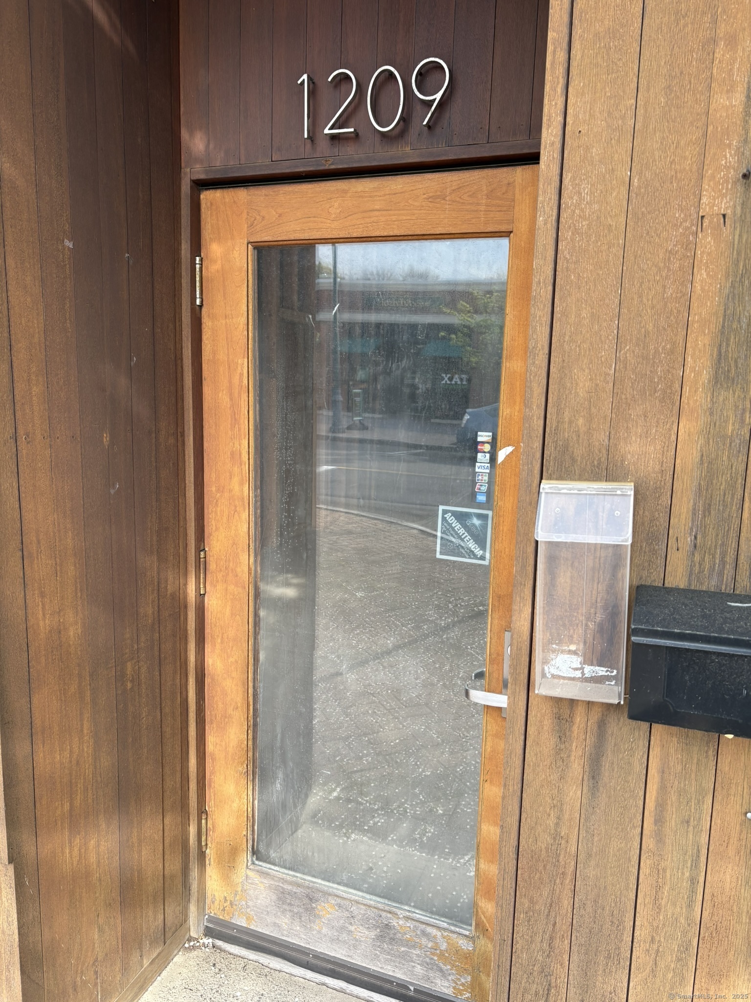 1205 Main Street 1205-1209