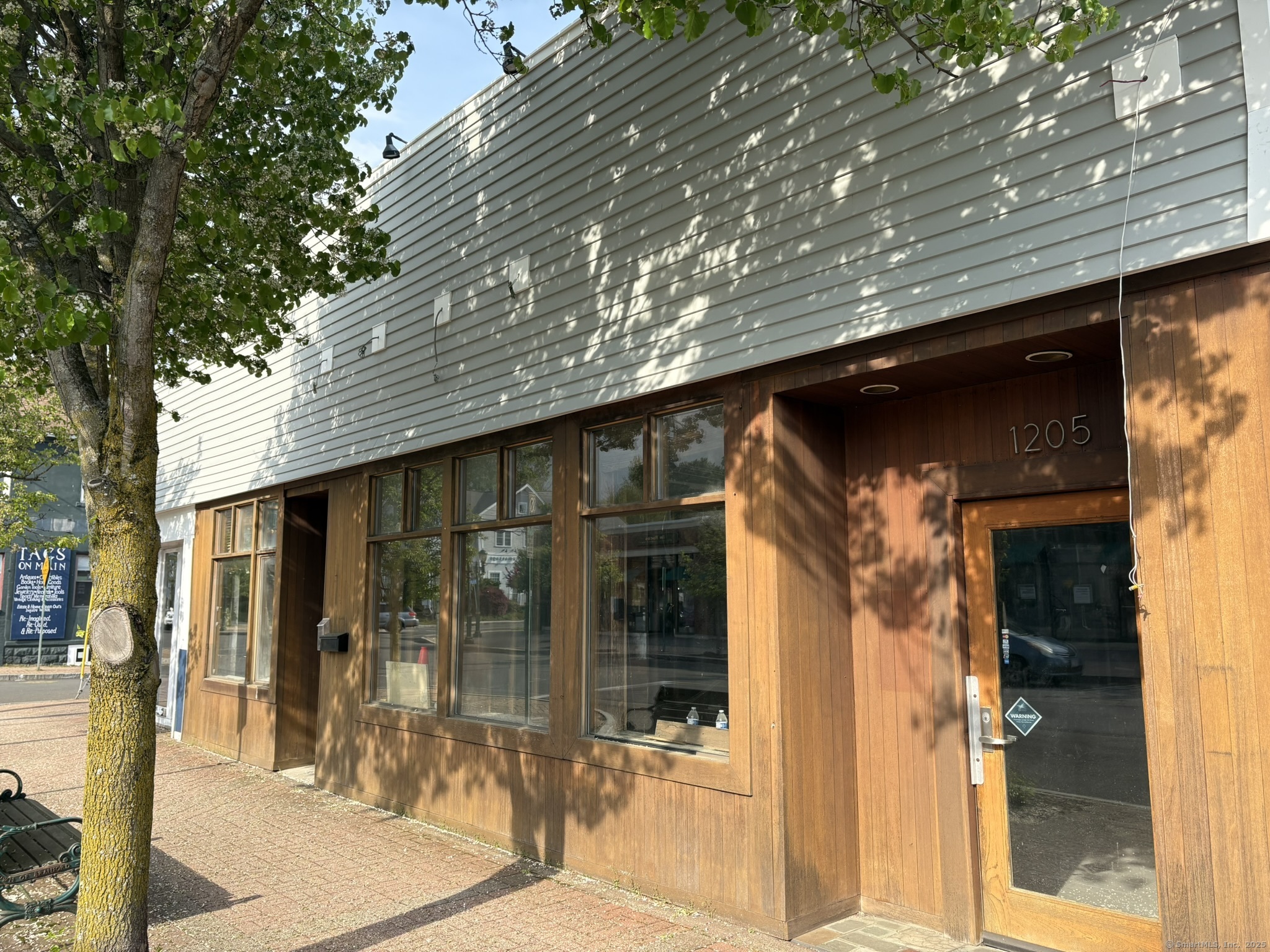 1205 Main Street 1205-1209