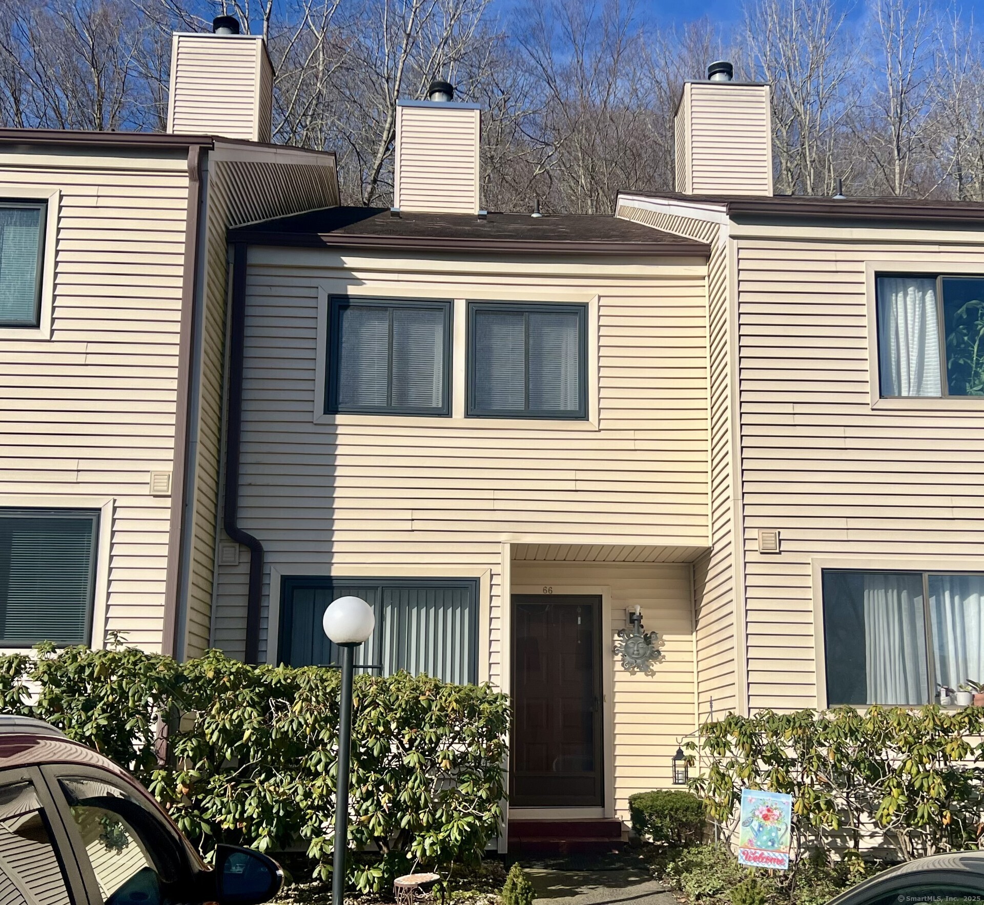 Deer Run 66, Bethel, Connecticut - 2 Bedrooms  
2 Bathrooms  
5 Rooms - 