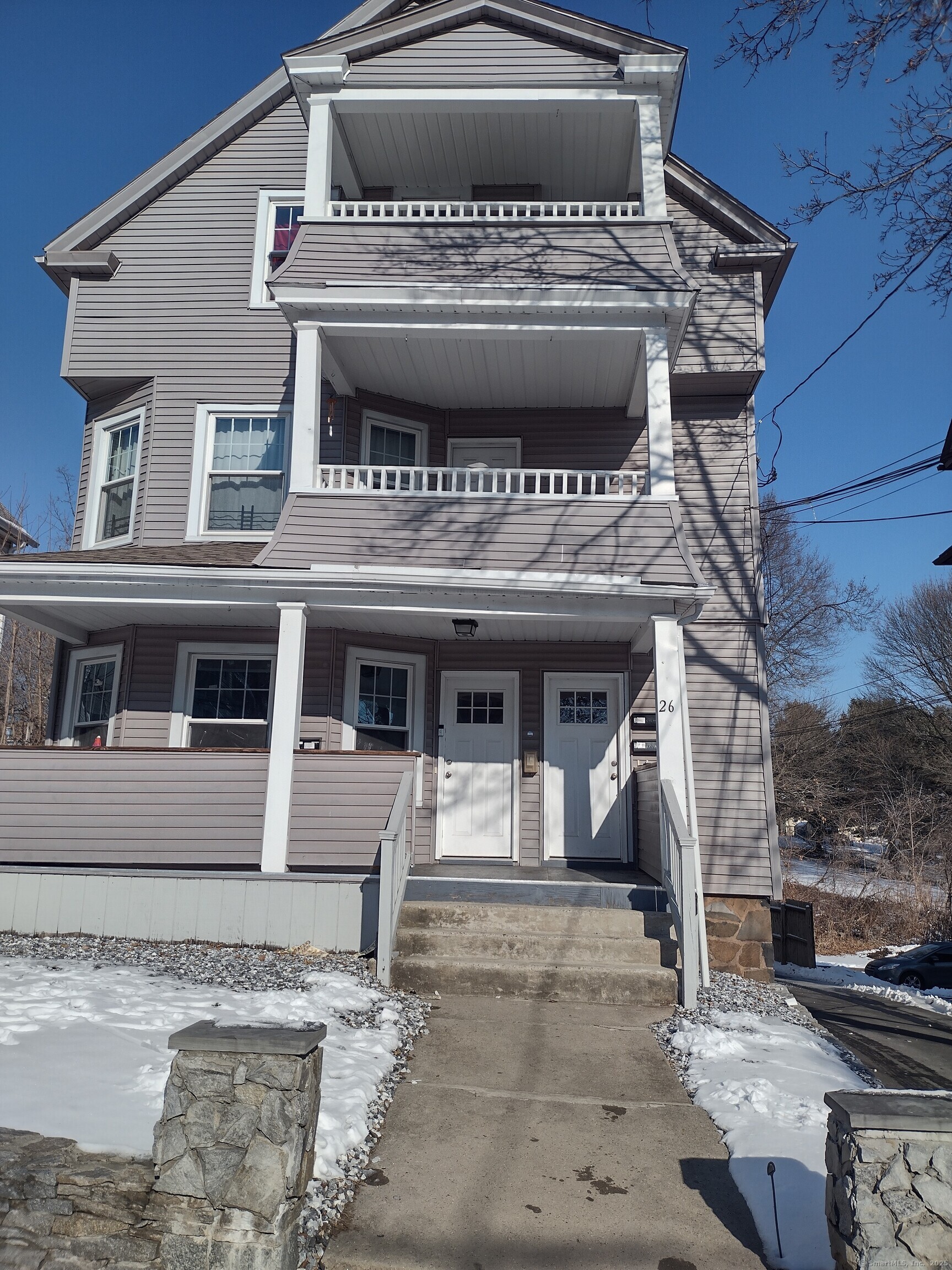 Henry Street, New Britain, Connecticut - 8 Bedrooms  
3 Bathrooms  
18 Rooms - 