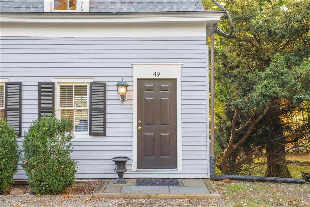 49 Hollow Tree Ridge Road