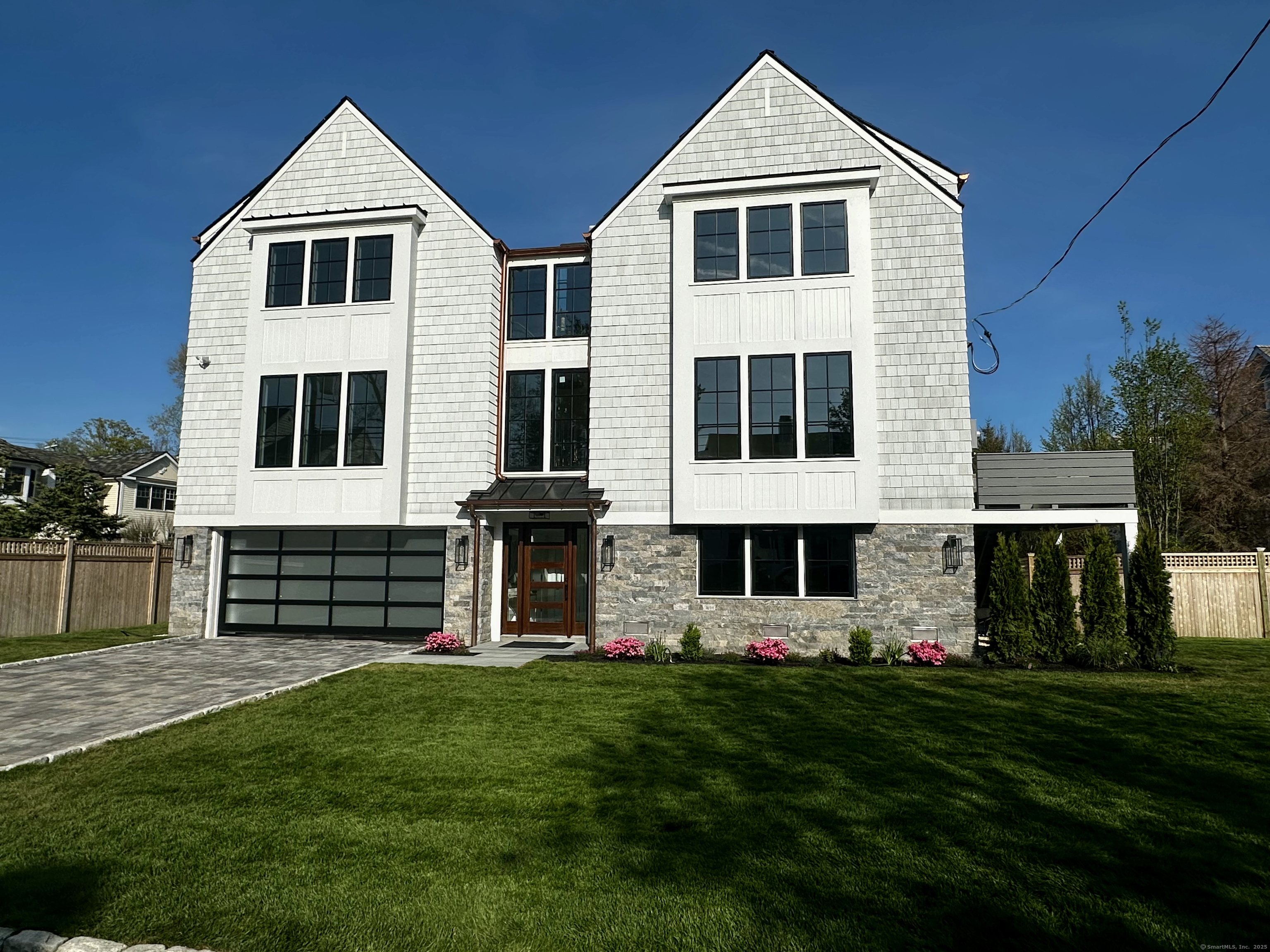 Apple Tree Trail, Westport, Connecticut - 5 Bedrooms  
5 Bathrooms  
15 Rooms - 