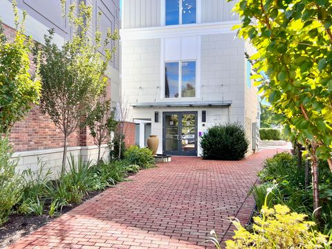 Condo For Sale - 302 Gramercy Park #302<br/> New Canaan, CT 06840