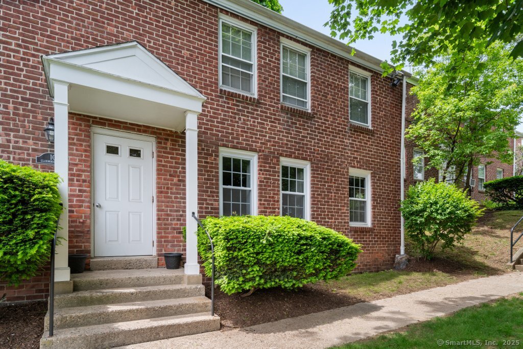 10 Clarmore Drive APT 1A