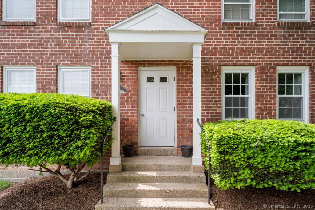 10 Clarmore Drive APT 1A