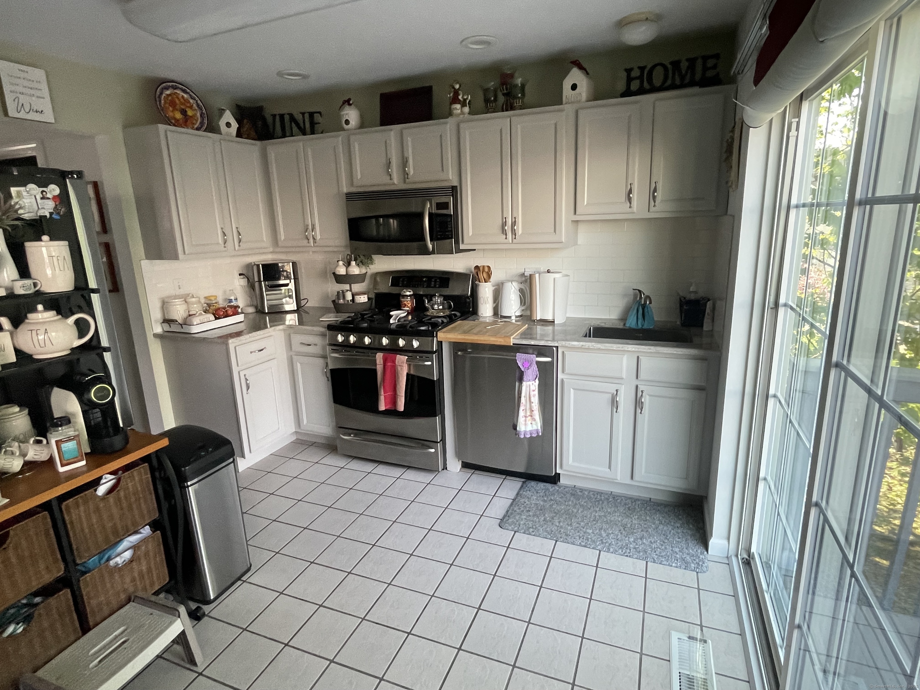 11 Mannions Lane #APT 1, Danbury, Connecticut image 15
