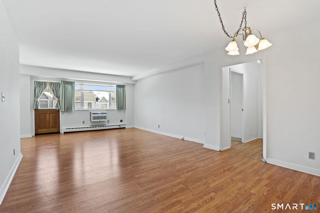 Photo of 25 Cartright Street #3K, Bridgeport, CT 06604 (MLS # 24151652)