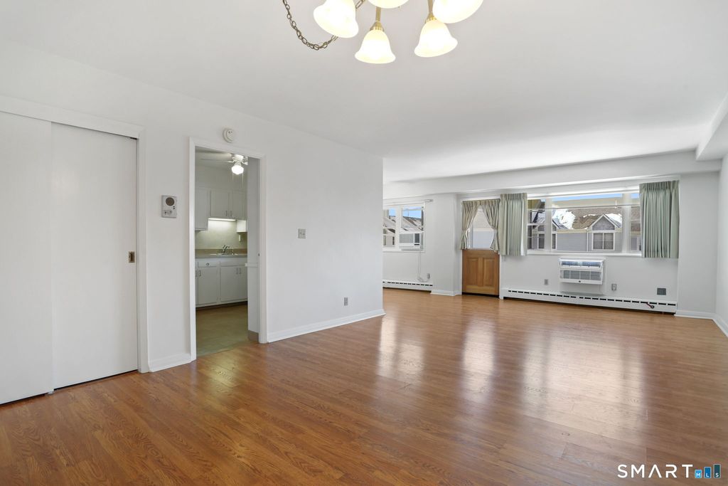 Photo of 25 Cartright Street #3K, Bridgeport, CT 06604 (MLS # 24151652)