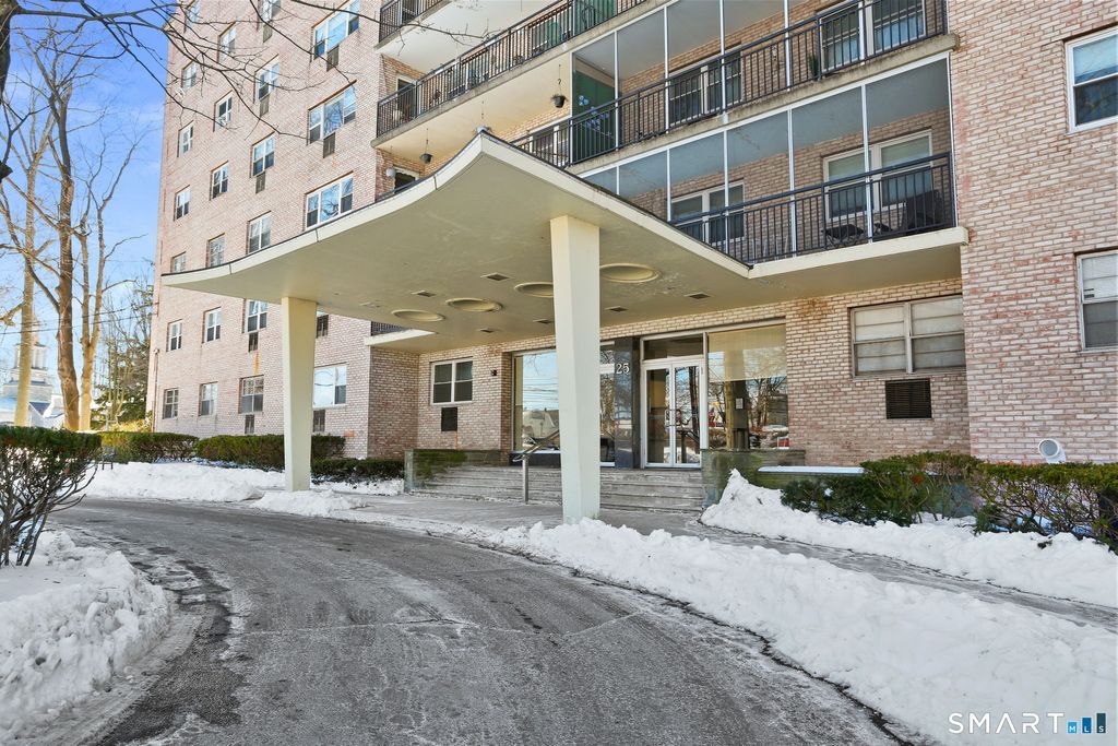 Photo of 25 Cartright Street #3K, Bridgeport, CT 06604 (MLS # 24151652)