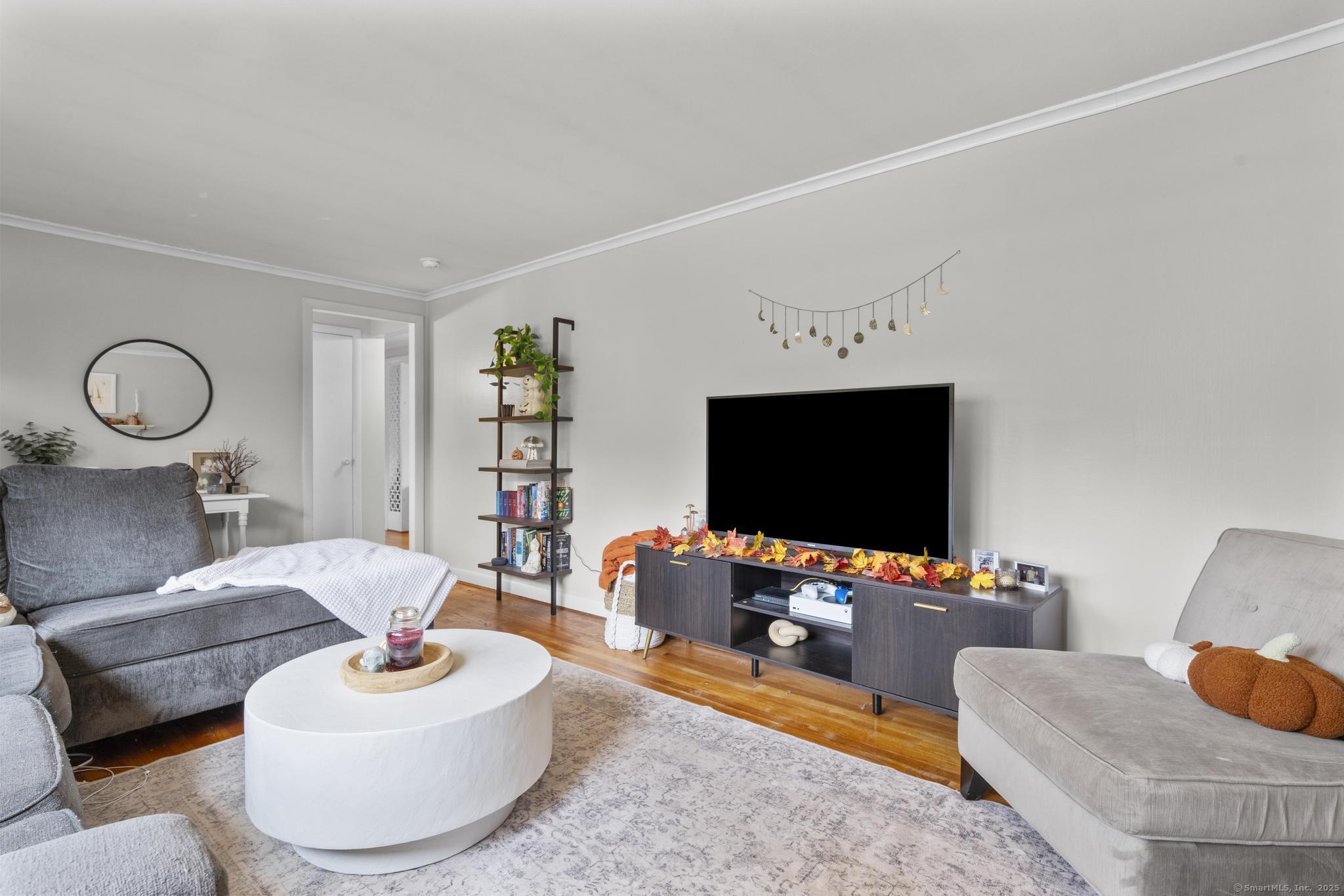 West Hartford, Connecticut 06119, United States, 2 Bedrooms Bedrooms, ,1 BathroomBathrooms,Residential,Pending,236863