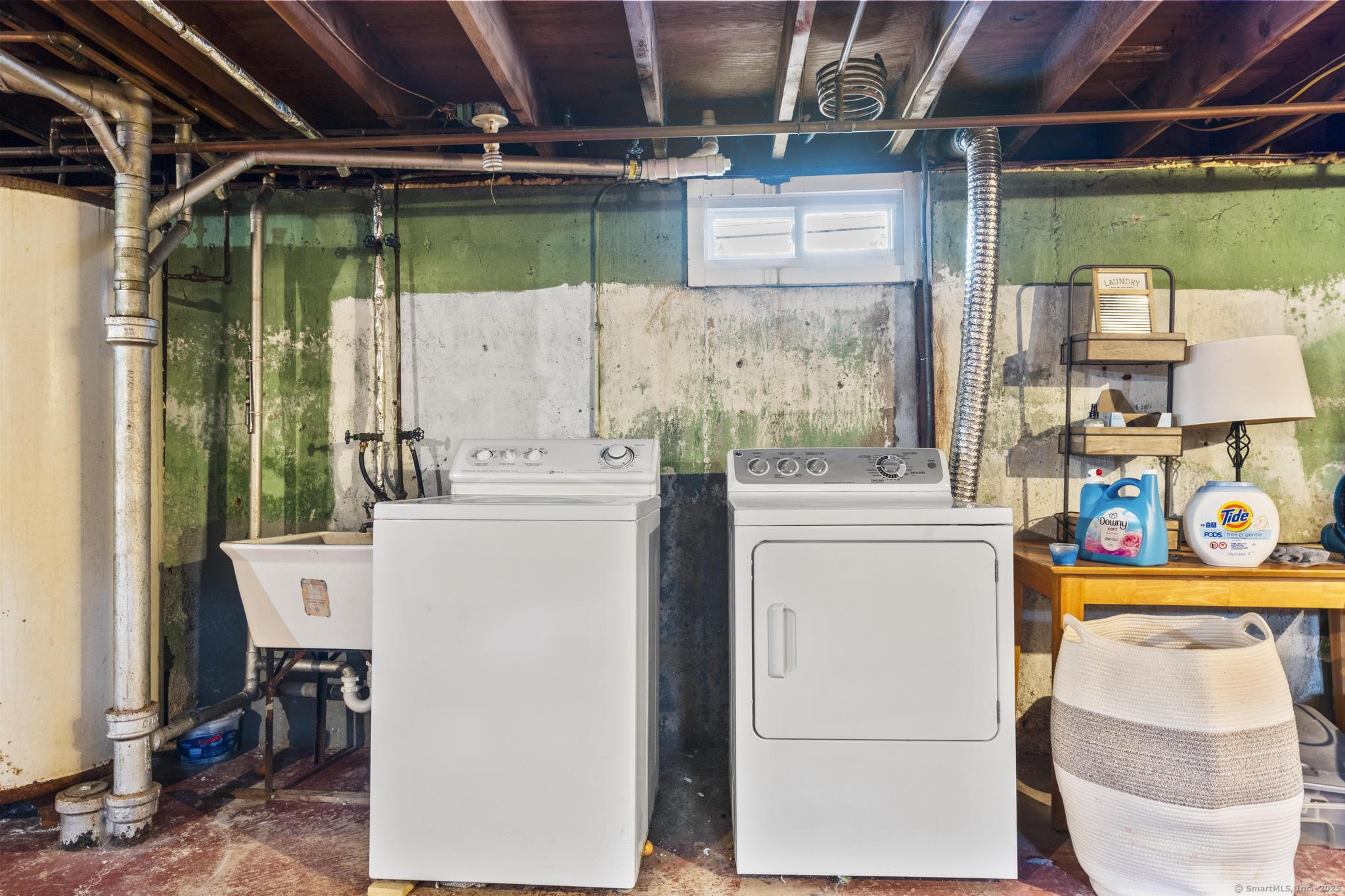 West Hartford, Connecticut 06119, United States, 2 Bedrooms Bedrooms, ,1 BathroomBathrooms,Residential,Pending,236863