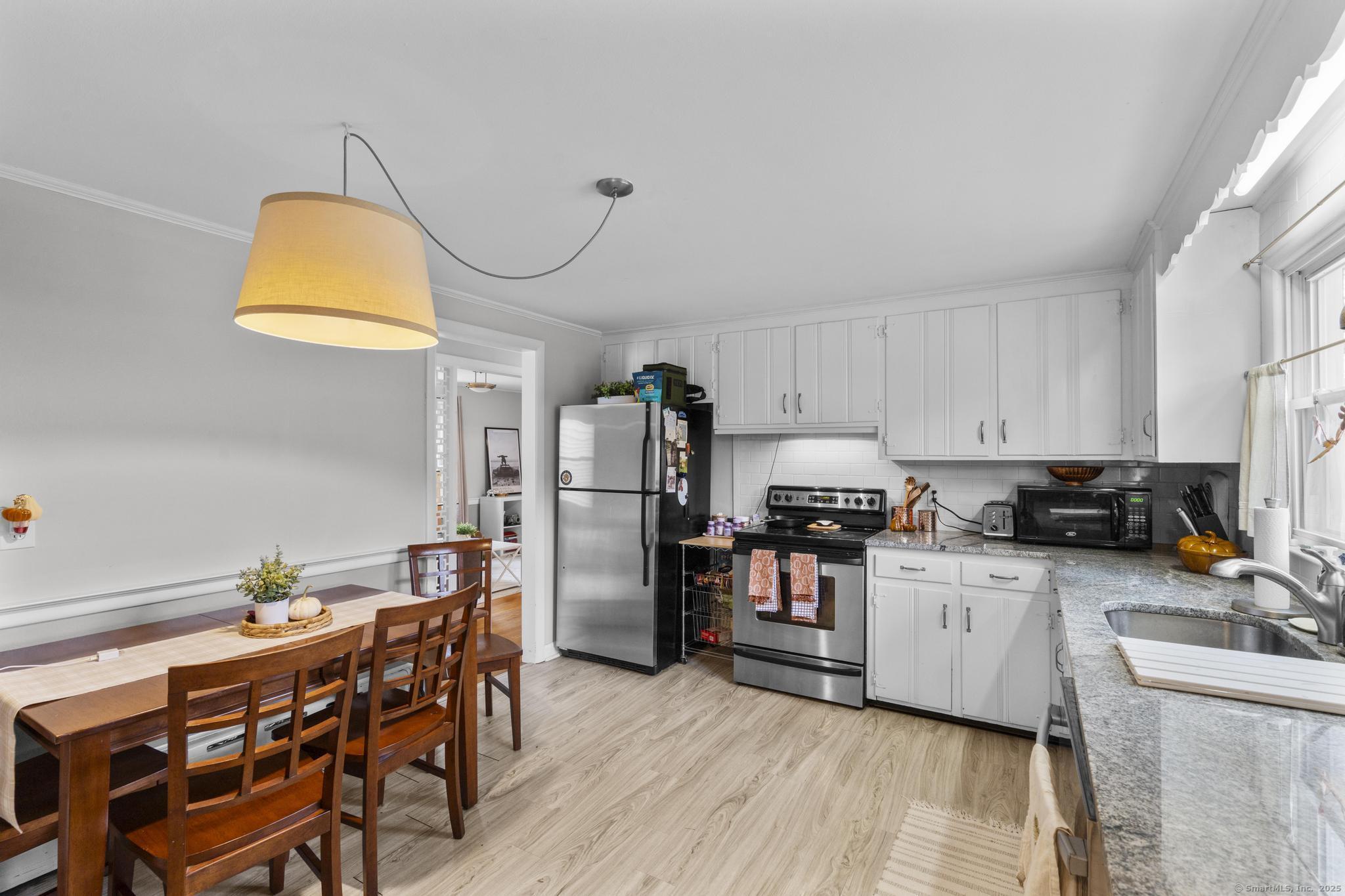 West Hartford, Connecticut 06119, United States, 2 Bedrooms Bedrooms, ,1 BathroomBathrooms,Residential,Pending,236863