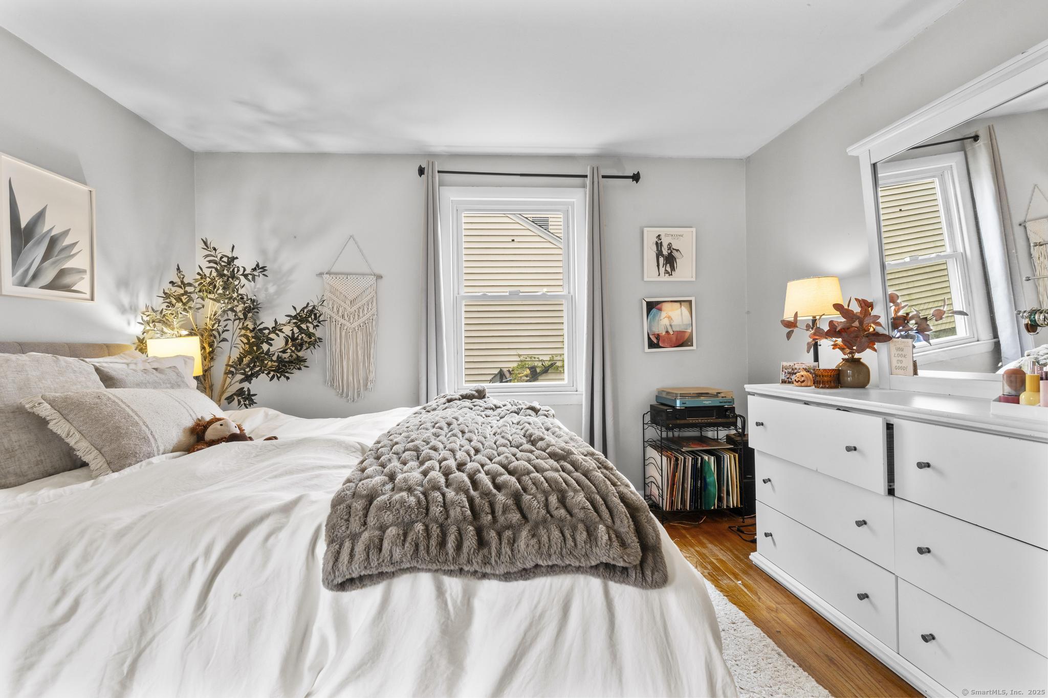 West Hartford, Connecticut 06119, United States, 2 Bedrooms Bedrooms, ,1 BathroomBathrooms,Residential,Pending,236863