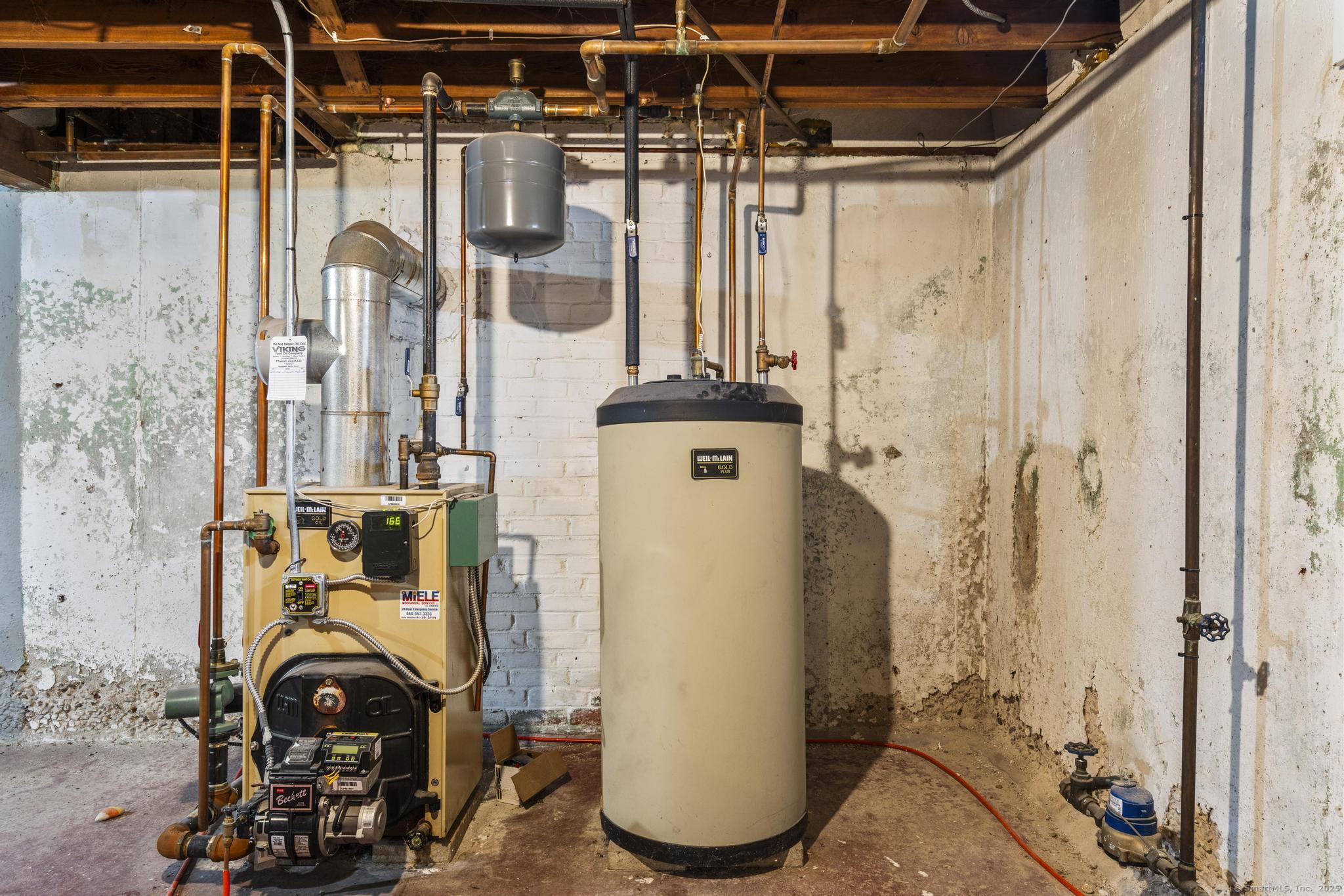 West Hartford, Connecticut 06119, United States, 2 Bedrooms Bedrooms, ,1 BathroomBathrooms,Residential,Pending,236863