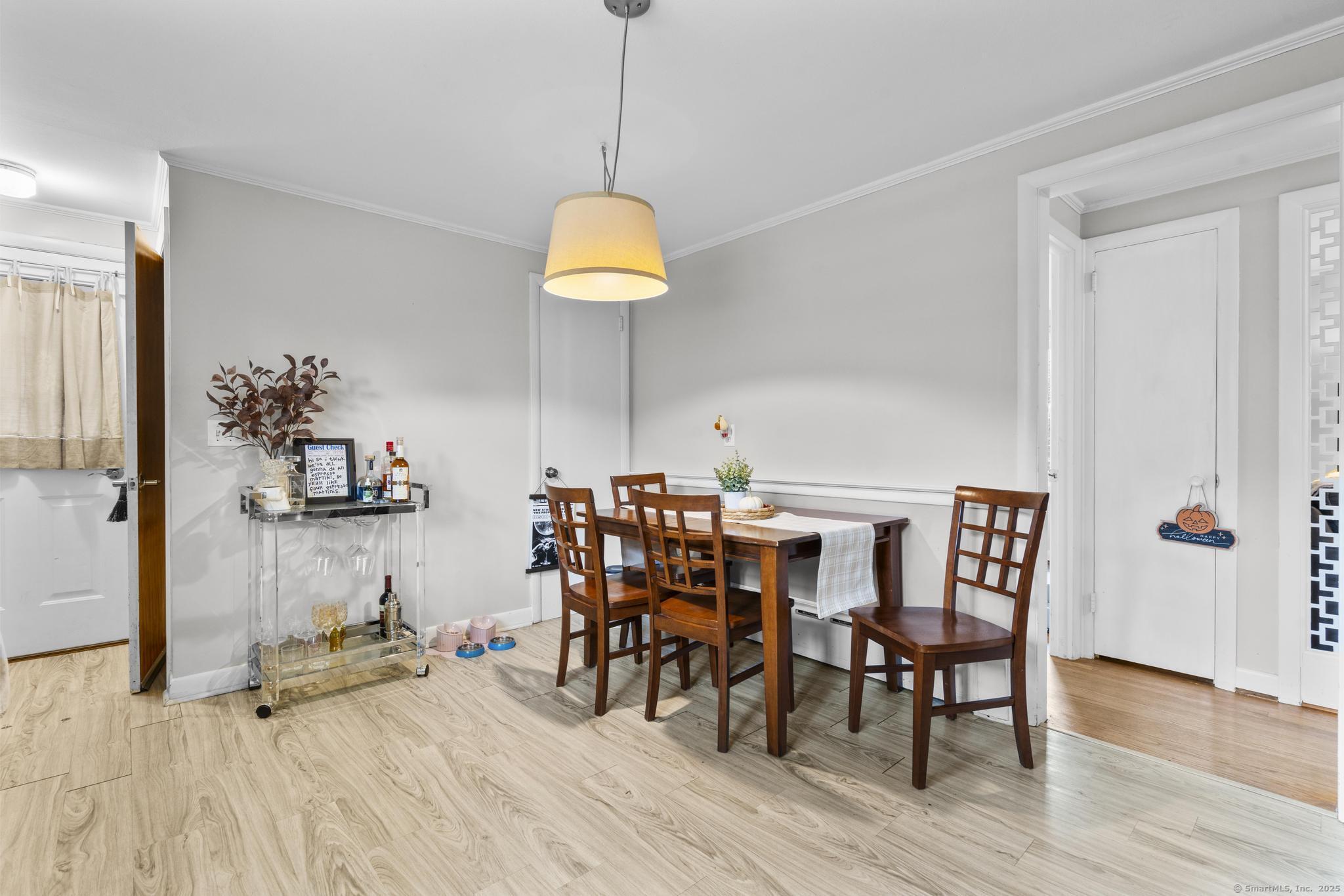 West Hartford, Connecticut 06119, United States, 2 Bedrooms Bedrooms, ,1 BathroomBathrooms,Residential,Pending,236863