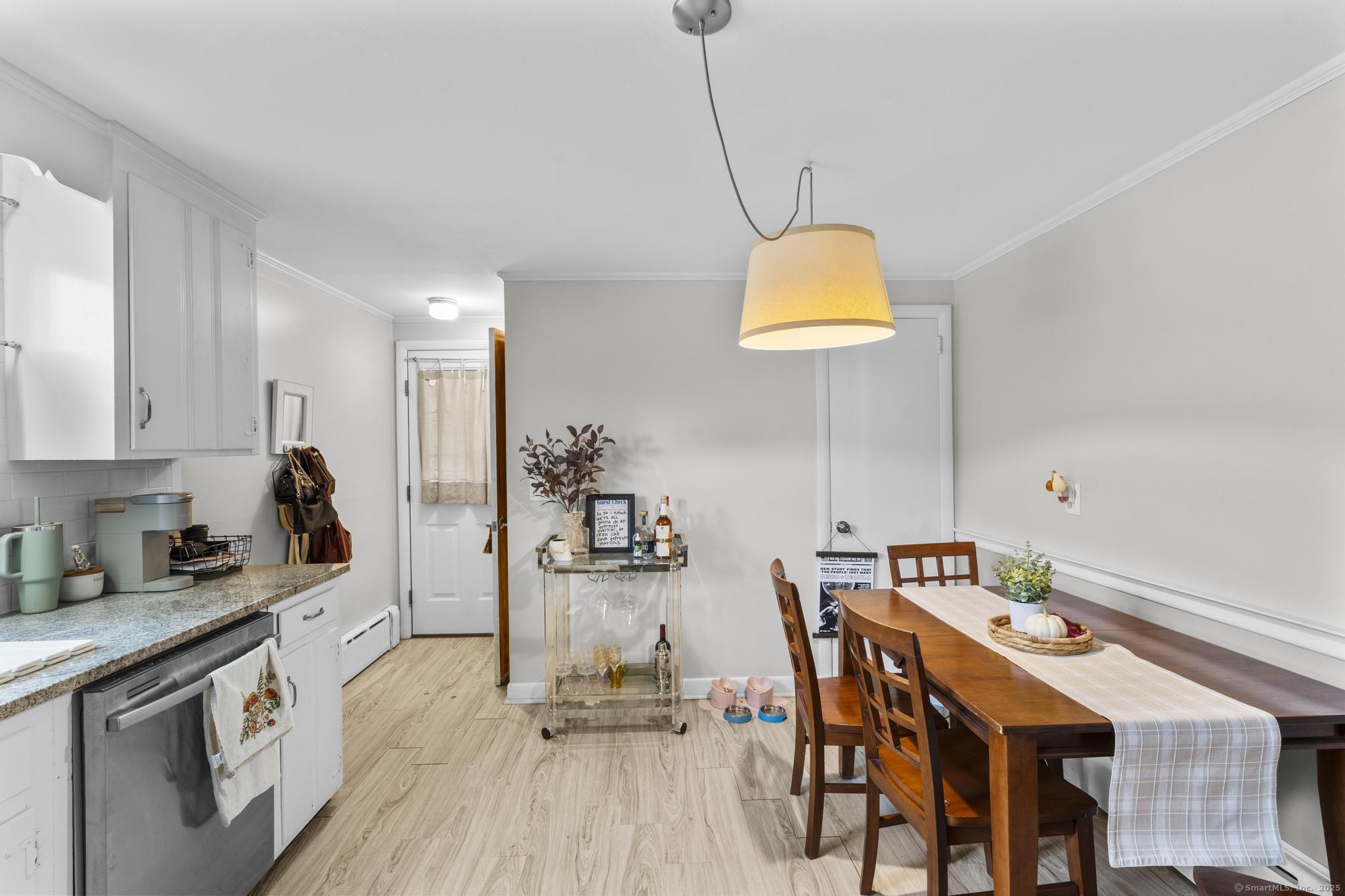 West Hartford, Connecticut 06119, United States, 2 Bedrooms Bedrooms, ,1 BathroomBathrooms,Residential,Pending,236863