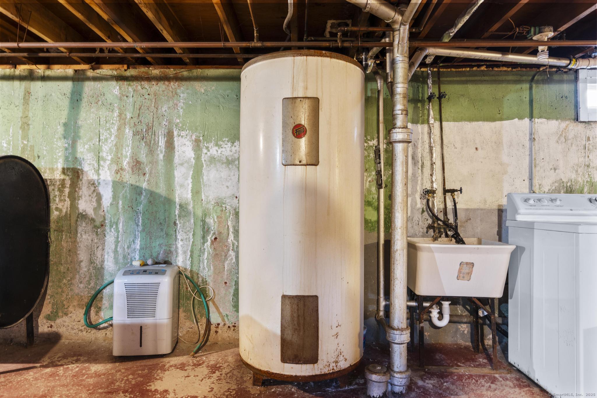 West Hartford, Connecticut 06119, United States, 2 Bedrooms Bedrooms, ,1 BathroomBathrooms,Residential,Pending,236863