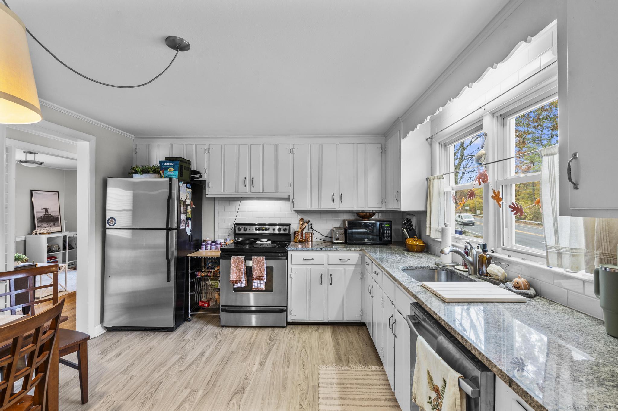 West Hartford, Connecticut 06119, United States, 2 Bedrooms Bedrooms, ,1 BathroomBathrooms,Residential,Pending,236863