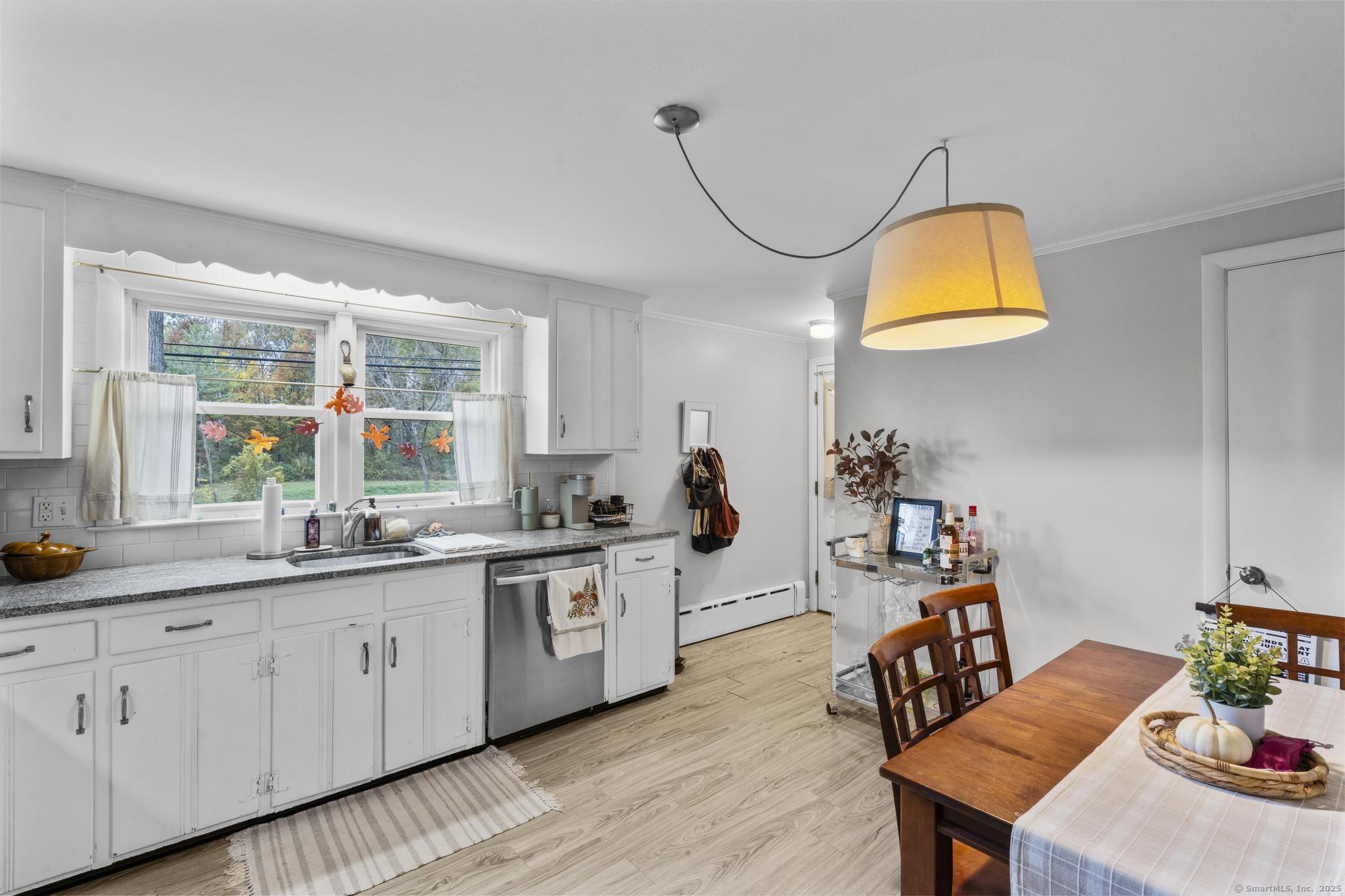 West Hartford, Connecticut 06119, United States, 2 Bedrooms Bedrooms, ,1 BathroomBathrooms,Residential,Pending,236863