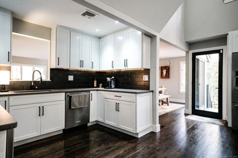 8 Bruce Lane Avon CT 06001
