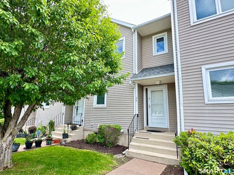 Condo For Rent - 20 Oak Ridge Drive #20<br/> Windsor Locks, CT 06096
