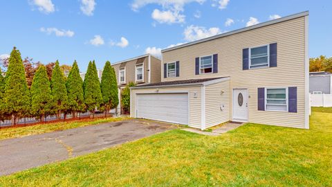 Photo of 7 Inverness Square, Middletown, CT 06457 (MLS # 24132438)