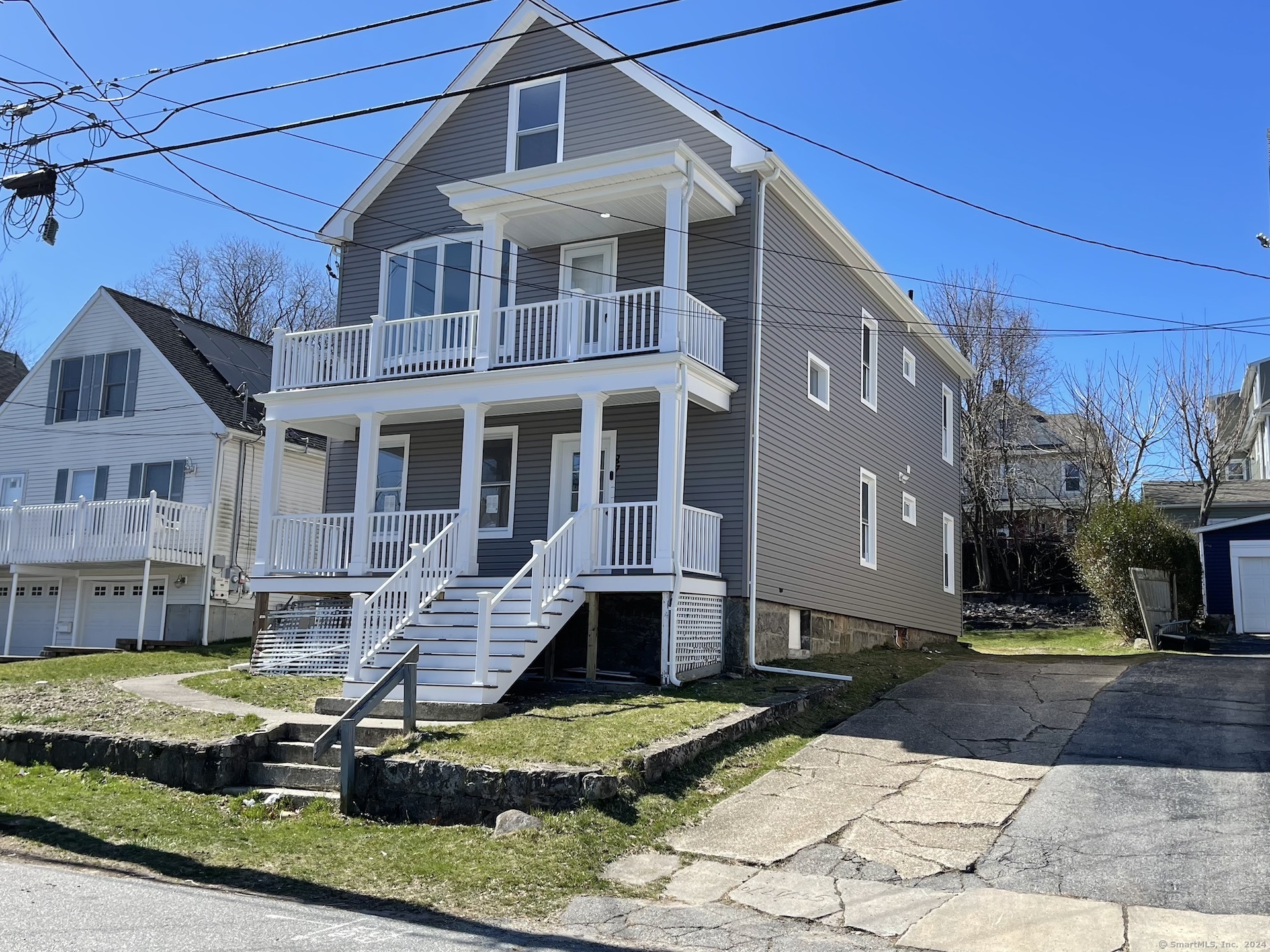 Property for Sale at 87 Riverview Avenue 2, New London, Connecticut - Bedrooms: 3 
Bathrooms: 1 
Rooms: 6  - $2,550