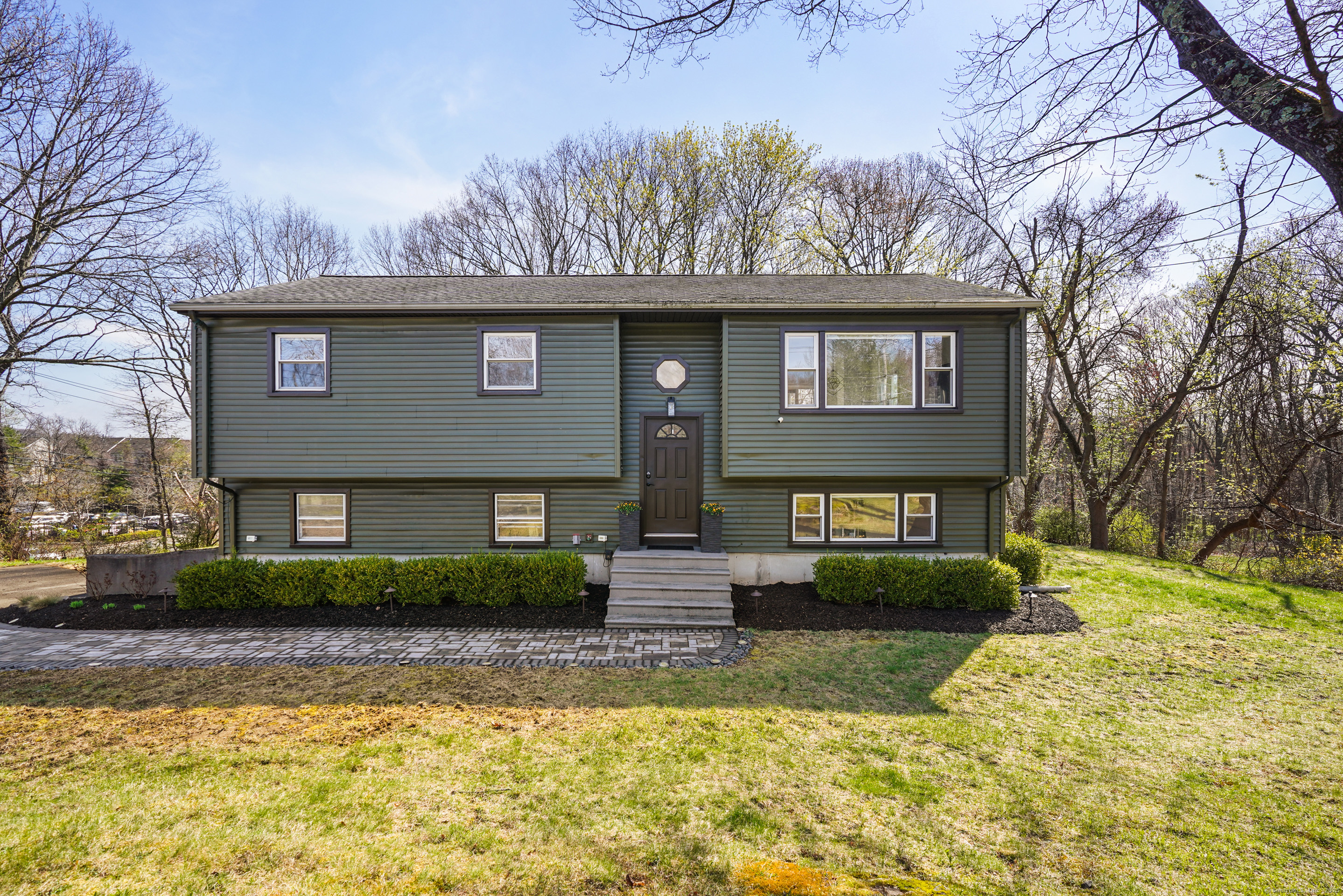 Benson Drive, Danbury, Connecticut - 3 Bedrooms  
2 Bathrooms  
6 Rooms - 