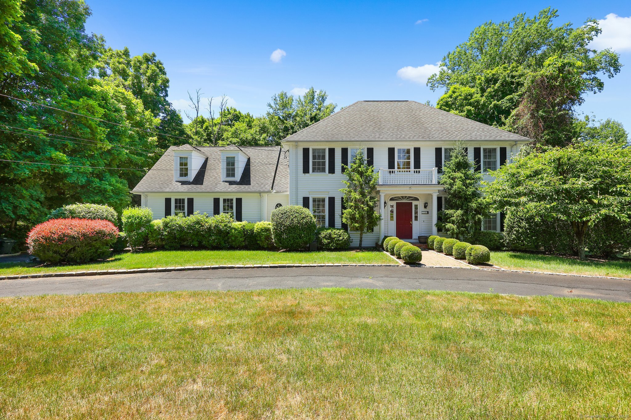 Huntington Turnpike, Trumbull, Connecticut - 5 Bedrooms  
4 Bathrooms  
7 Rooms - 