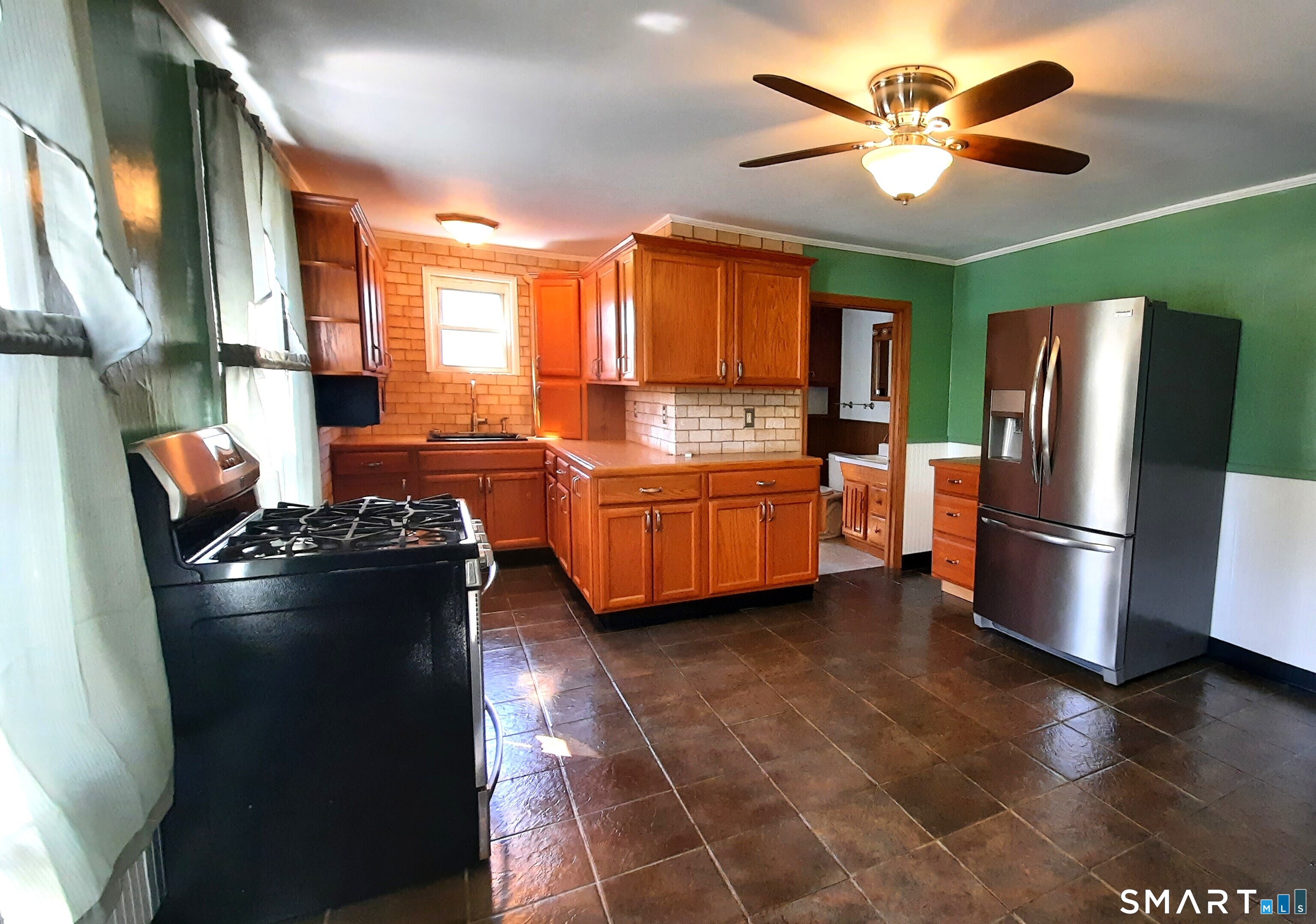 21-23 Community Avenue