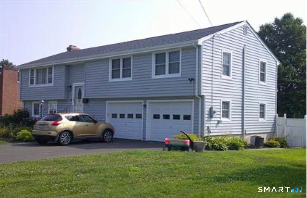 Photo of 24 Ridge Crest Circle, Wethersfield, CT 06109 (MLS # 24145710)