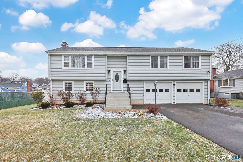 Photo of 24 Ridge Crest Circle, Wethersfield, CT 06109 (MLS # 24145710)
