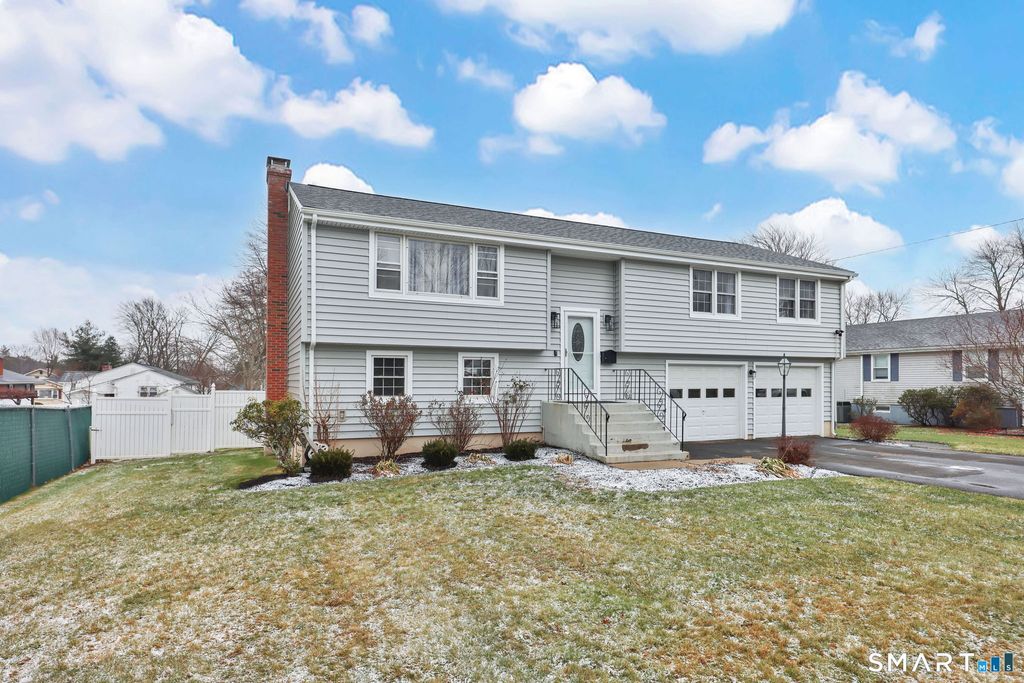 Photo of 24 Ridge Crest Circle, Wethersfield, CT 06109 (MLS # 24145710)