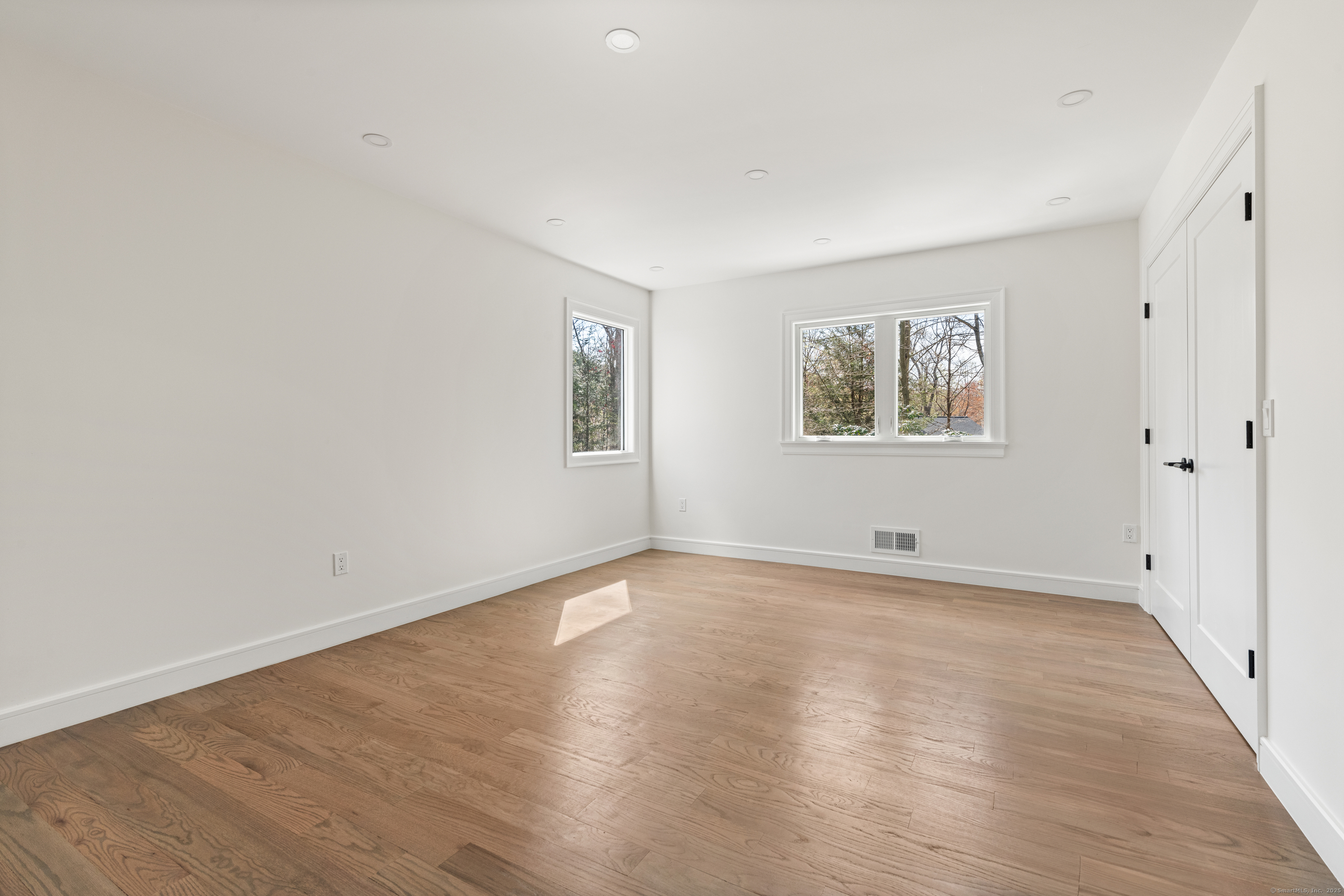 16 Hedge Brook Lane, Stamford, Connecticut image 18