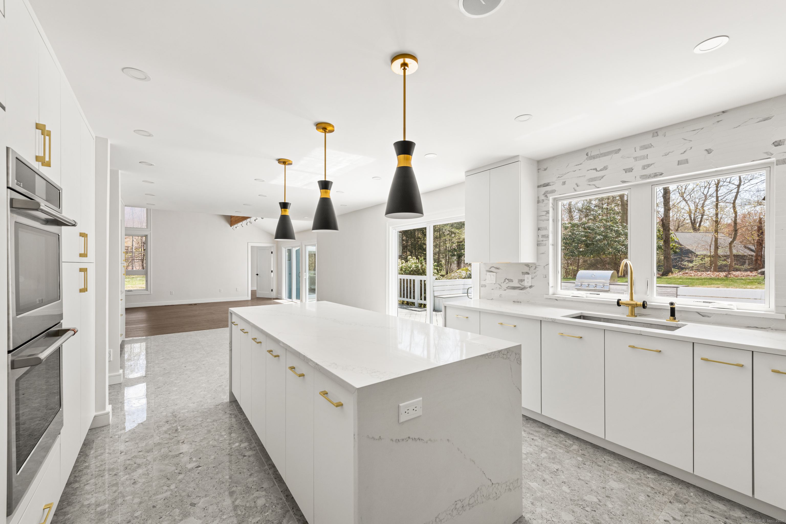 16 Hedge Brook Lane, Stamford, Connecticut image 13