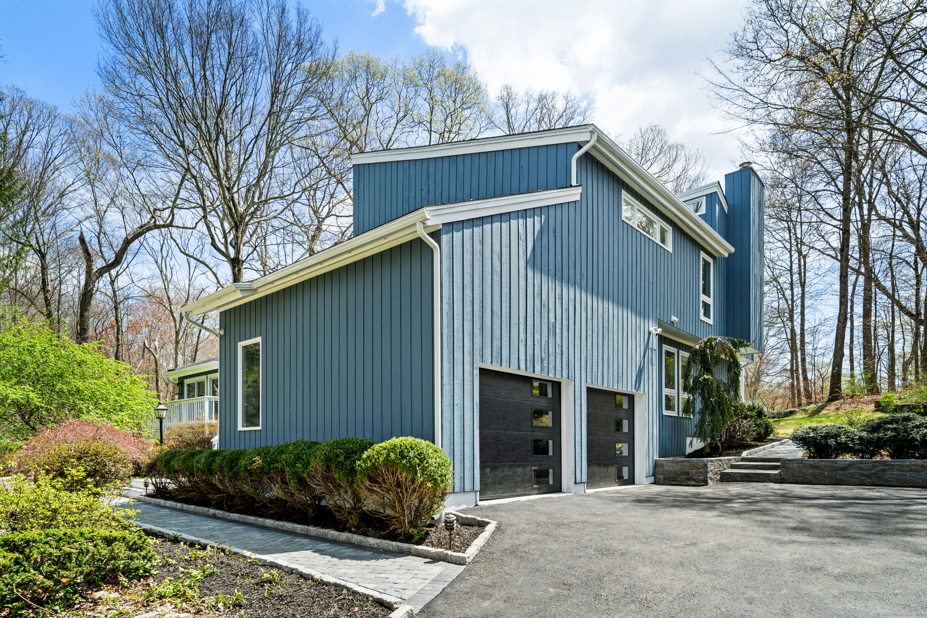 16 Hedge Brook Lane, Stamford, Connecticut image 3