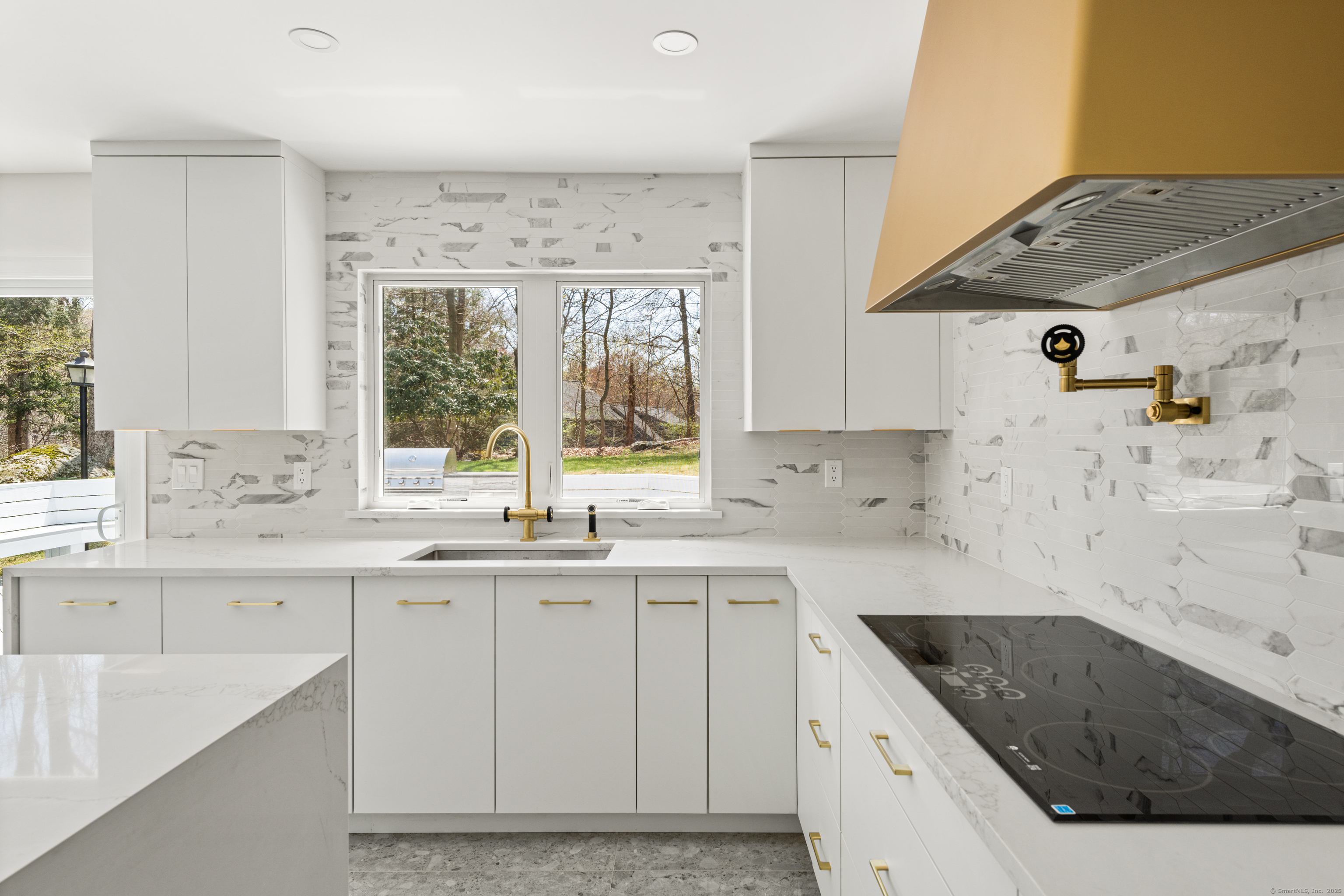 16 Hedge Brook Lane, Stamford, Connecticut image 12