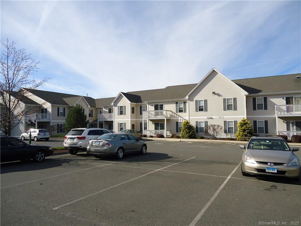 24 Pratt Street 204, Southington, Connecticut - 2 Bedrooms  
1 Bathrooms  
4 Rooms - 