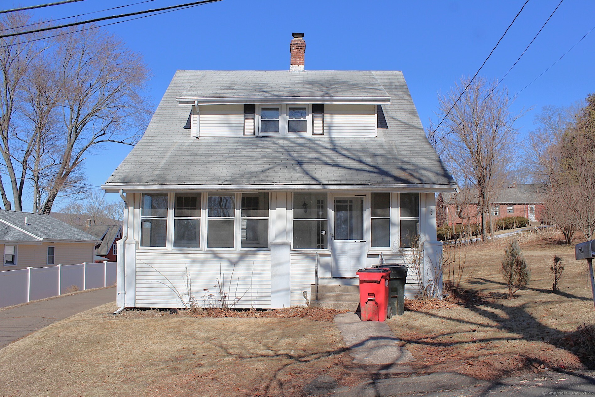 Hillcrest Avenue, Meriden, Connecticut - 3 Bedrooms  
2 Bathrooms  
6 Rooms - 