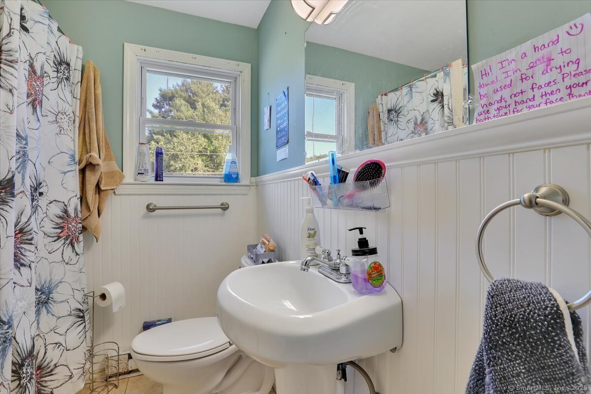 Montville, Connecticut 06370, United States, 13 Bedrooms Bedrooms, ,7 BathroomsBathrooms,Residential,Active,162784