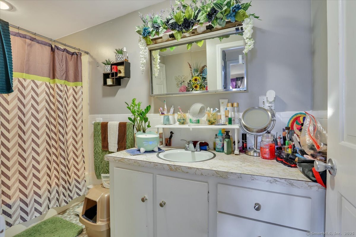 Montville, Connecticut 06370, United States, 13 Bedrooms Bedrooms, ,7 BathroomsBathrooms,Residential,Active,162784