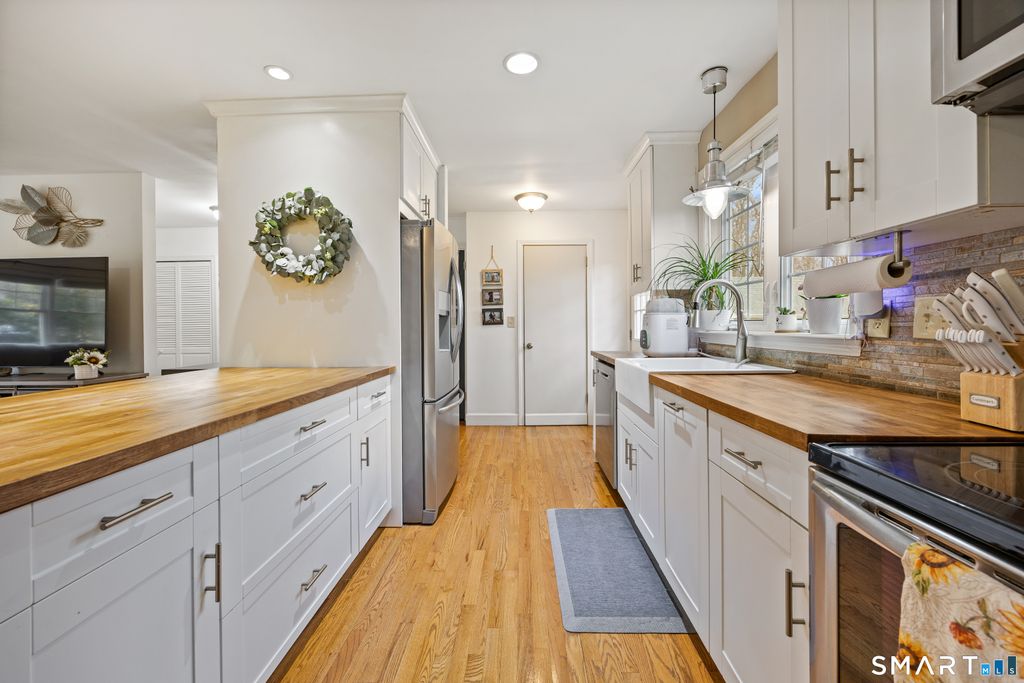 Photo of 22 Beach Park Road, Clinton, CT 06413 (MLS # 24164060)