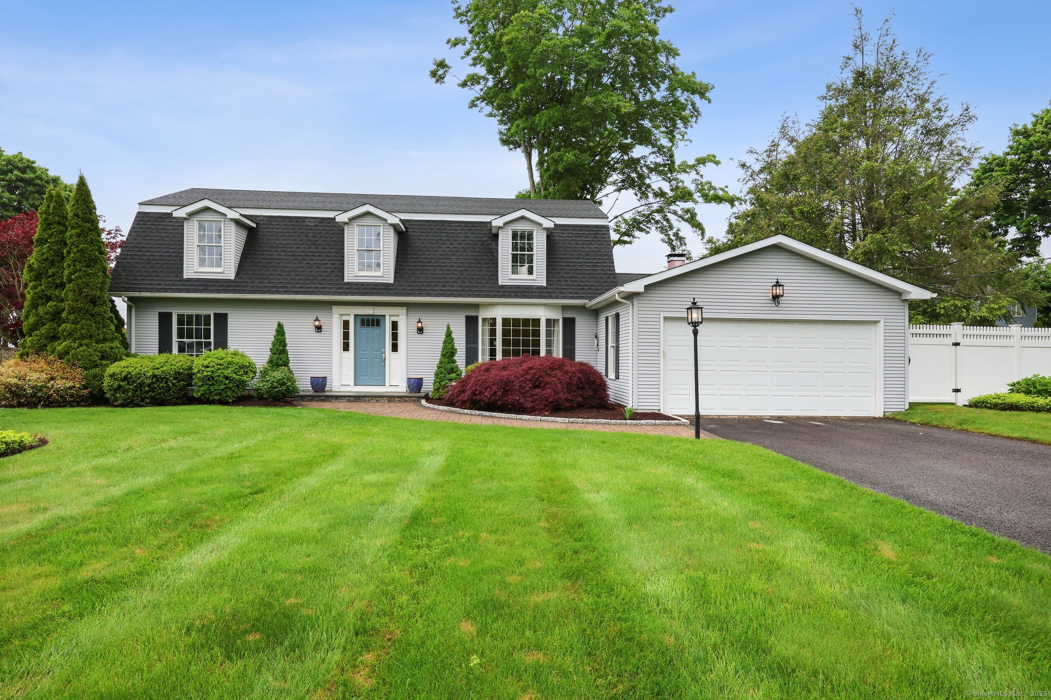 Cherry Lane, Madison, Connecticut - 5 Bedrooms  
4 Bathrooms  
9 Rooms - 